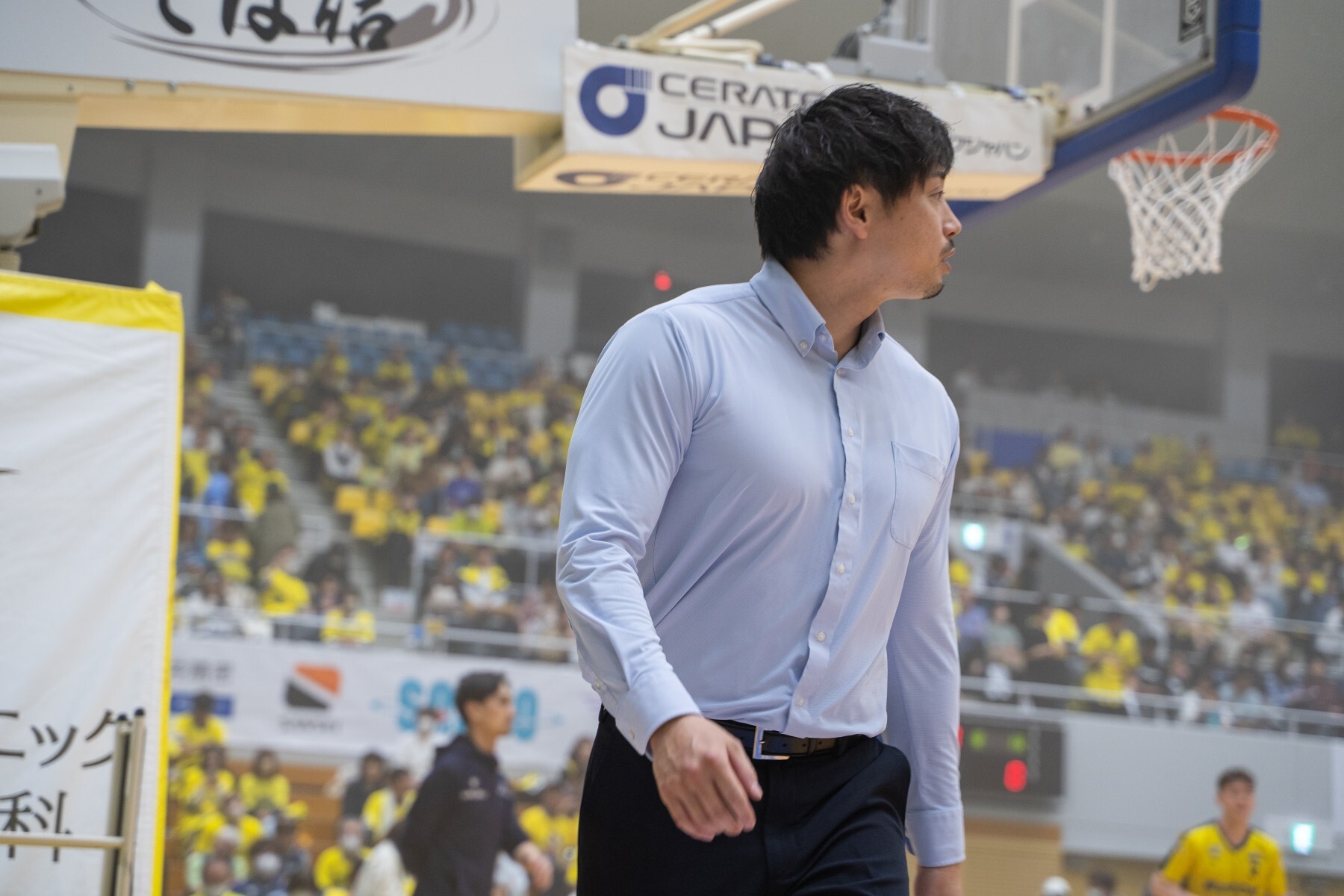 SPEEDY DRY Bizを着用して試合に臨む久山コーチ